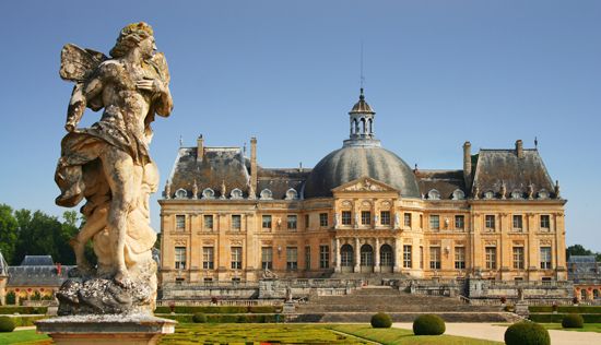 沃克斯-勒-维科姆特城堡