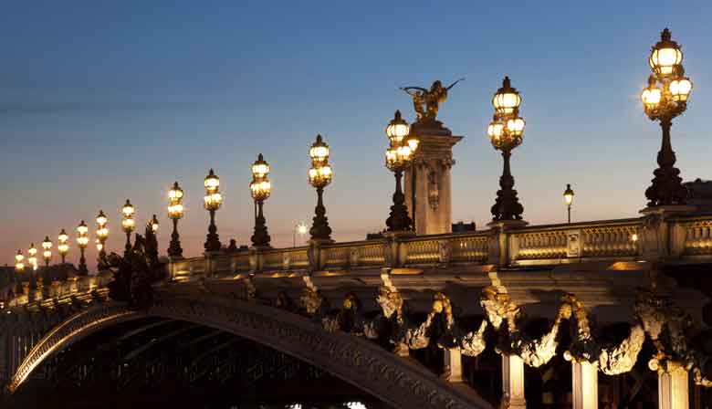 Cruise on the Seine at night