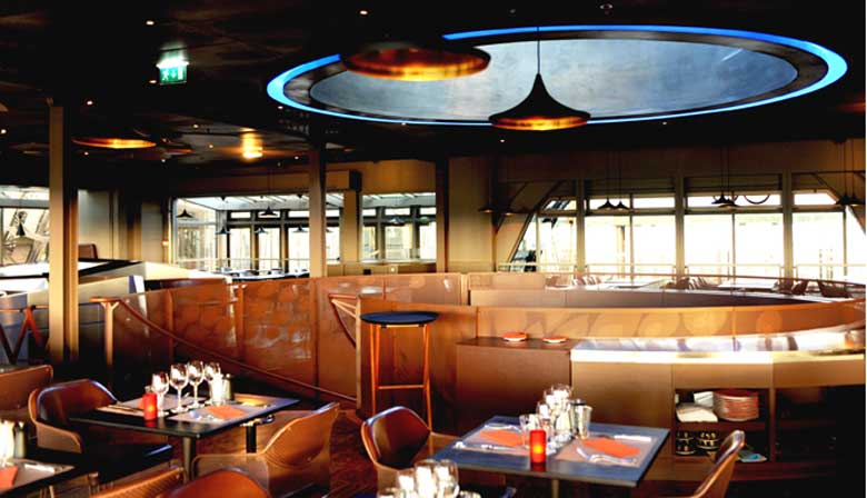 晚餐在巴黎的58埃菲尔铁塔餐厅