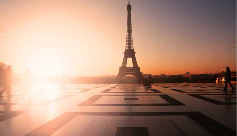 埃菲尔铁塔被称为铁娘子