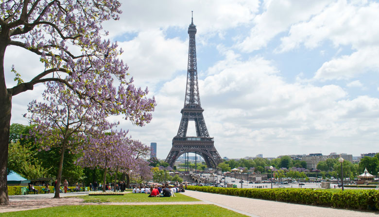 La Tour Eiffel depuis le Champ de Mars