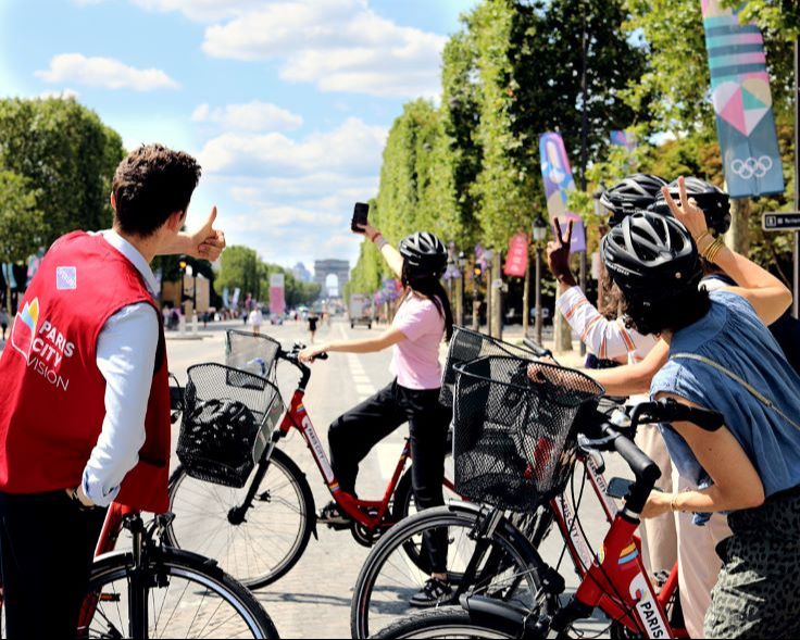 Découvrir Paris autrement, grâce à un tour en vélo !