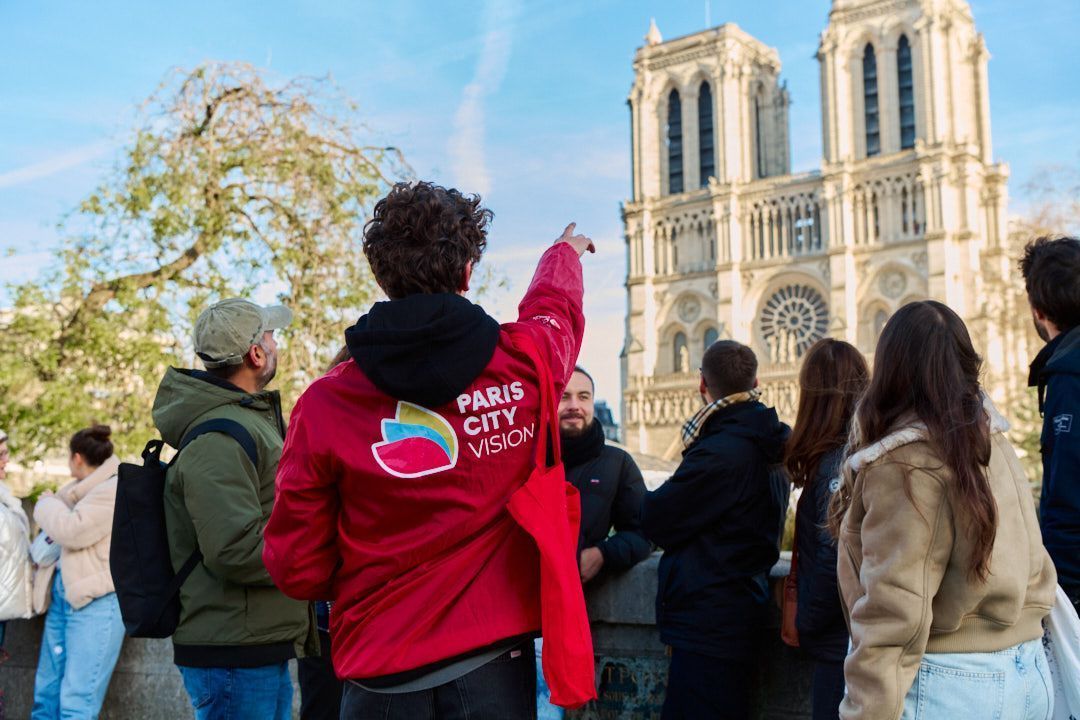 Notre-Dame : Audioguide dans la cathédrale + visite guidée du quartier + entrée réservée à la crypte