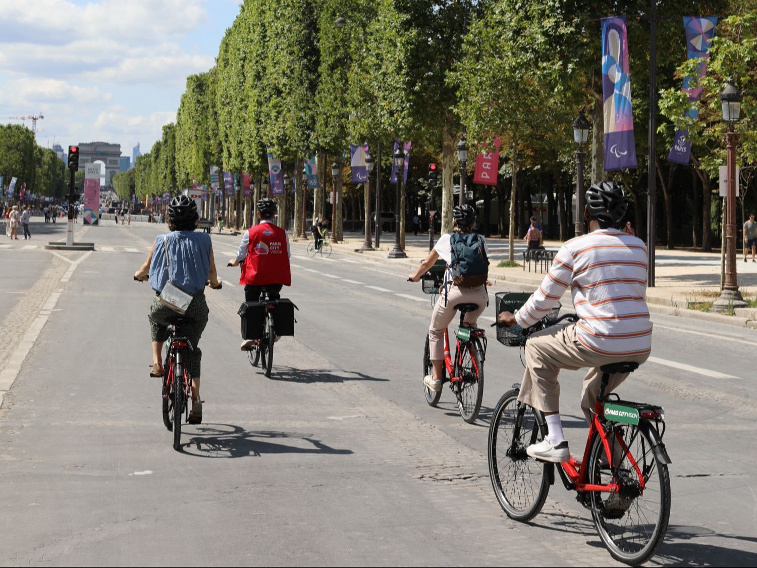 Paris in 3 hours: your fresh air & insider bike tour of iconic monuments