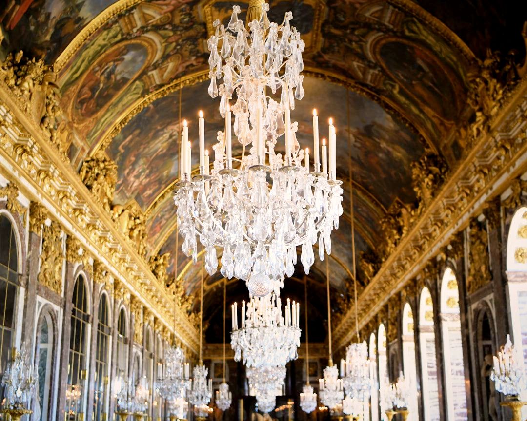 Chandelier dans la galerie des Glaces du château de Versailles