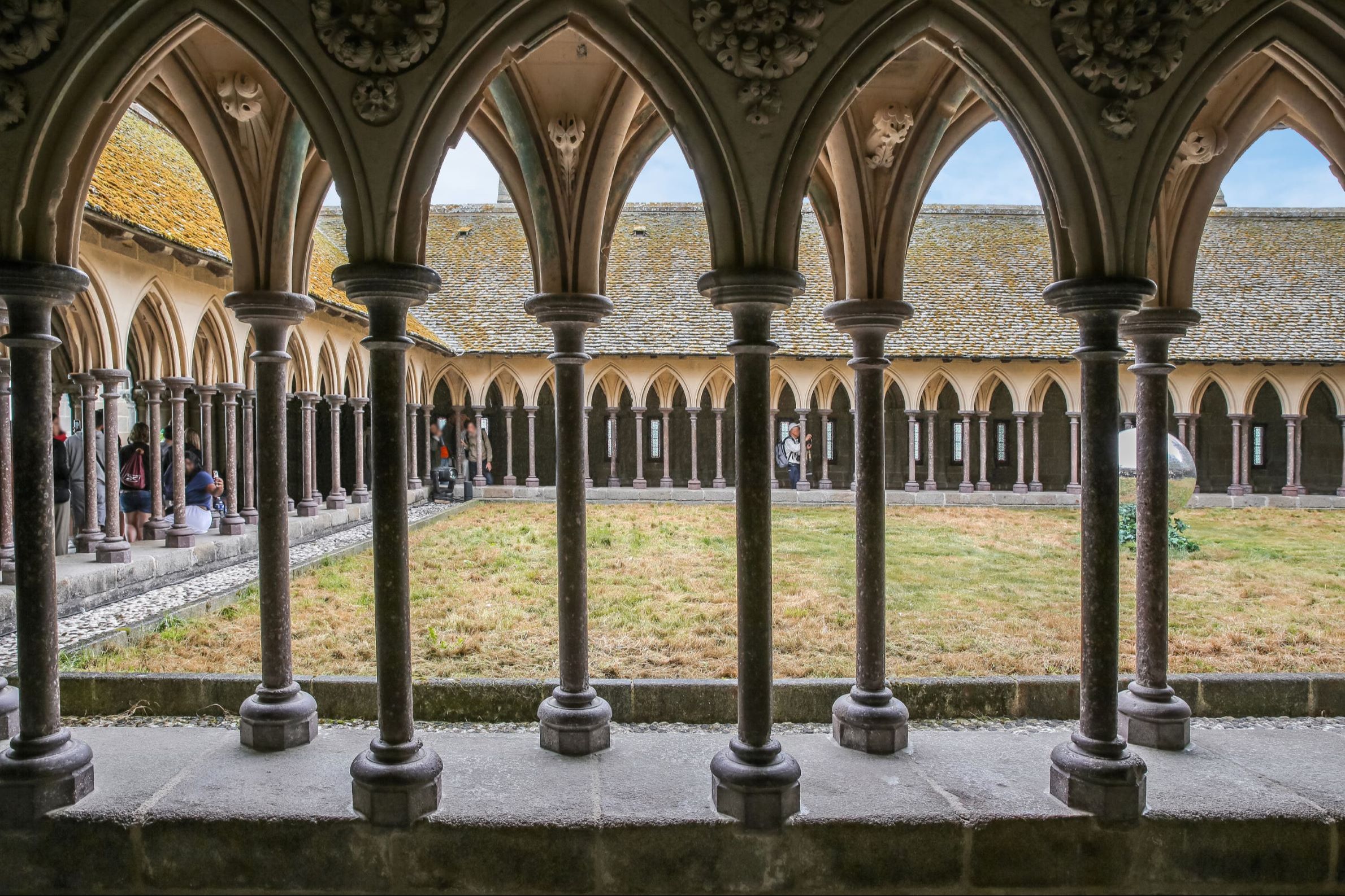 モン・サン＝ミッシェル修道院の回廊