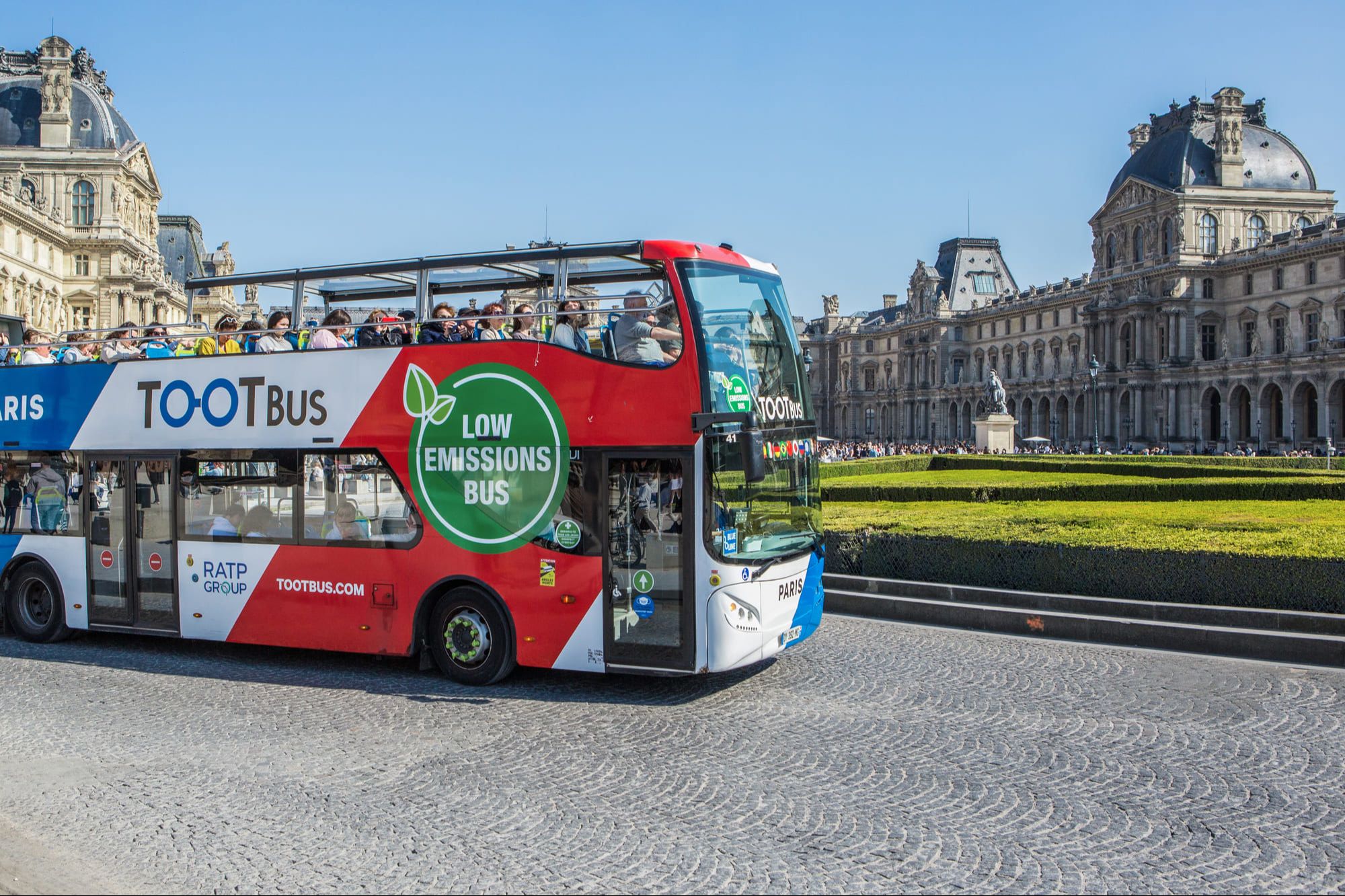 Visite accompagnée du Louvre (accès réservé) + Billet Bus à arrêts multiples 1 jour