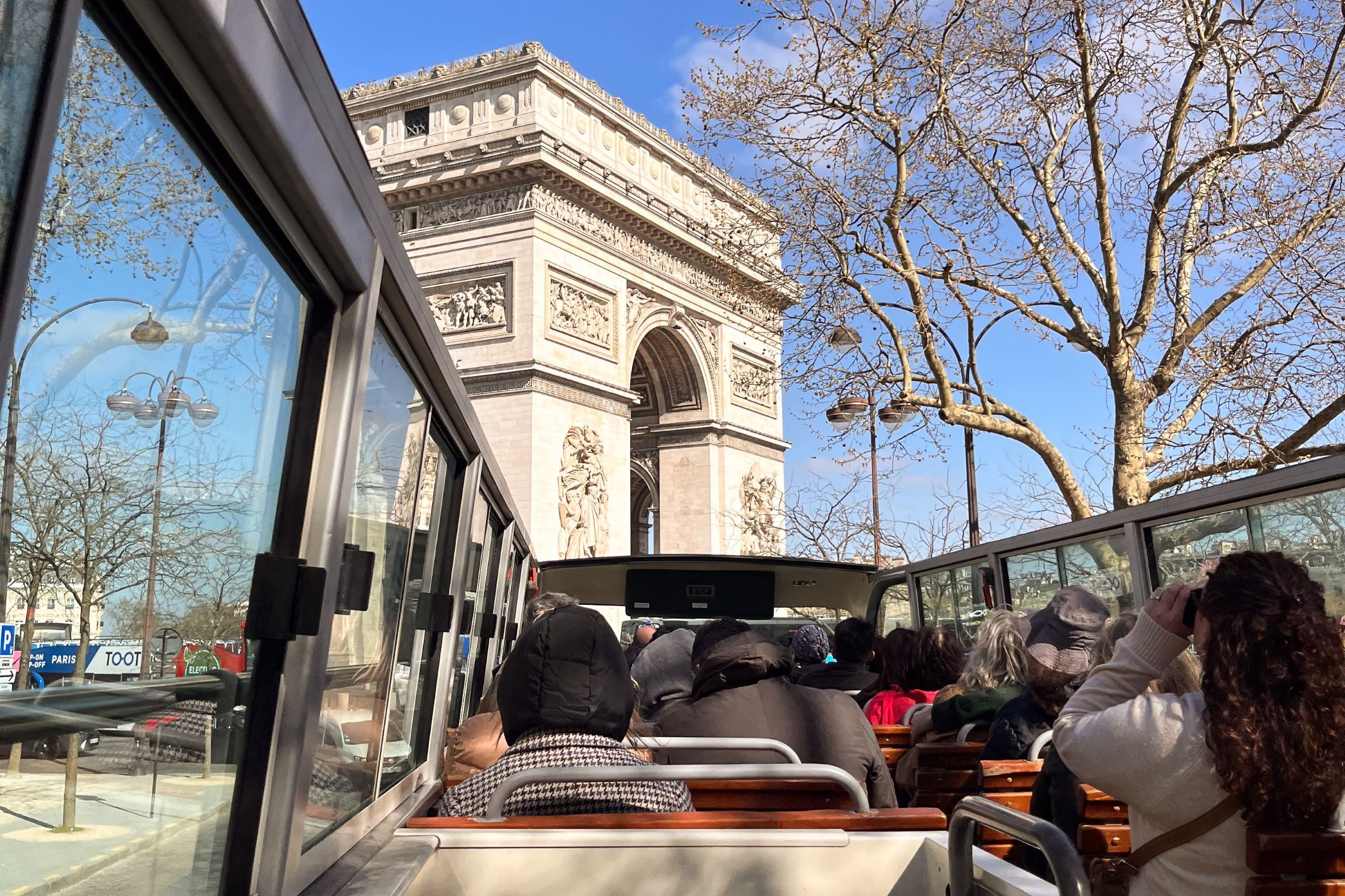 パリで快適なセーヌ川クルーズをお楽しみください