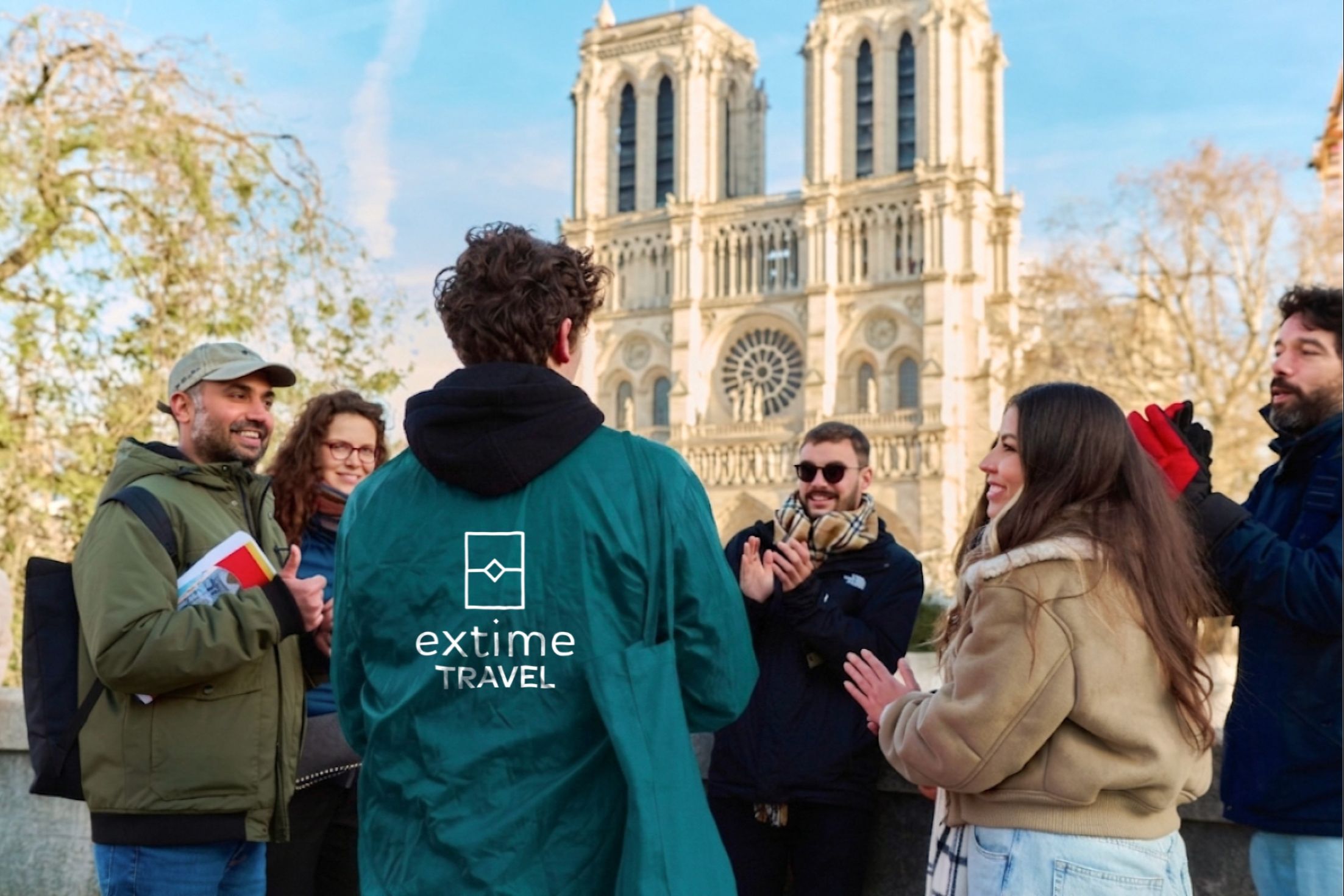 Guided tour of Île de la Cité + ParisCityVision audio guide + cruise on the Seine + reserved time-slot for Notre Dame (free entry)