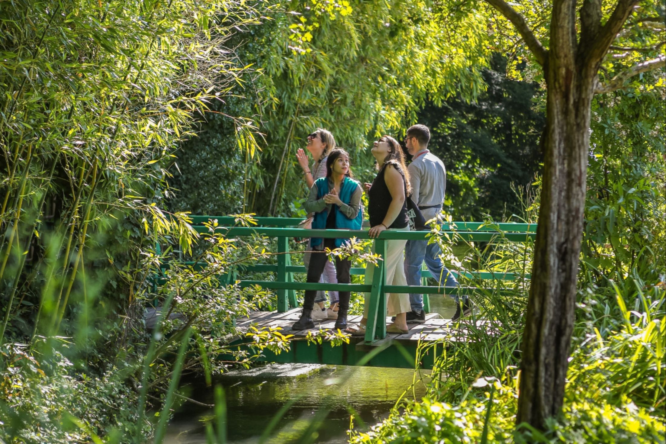 Small-Group Day Trip to Giverny & Versailles: Guided Tour with Lunch & Transport (1–15 people)