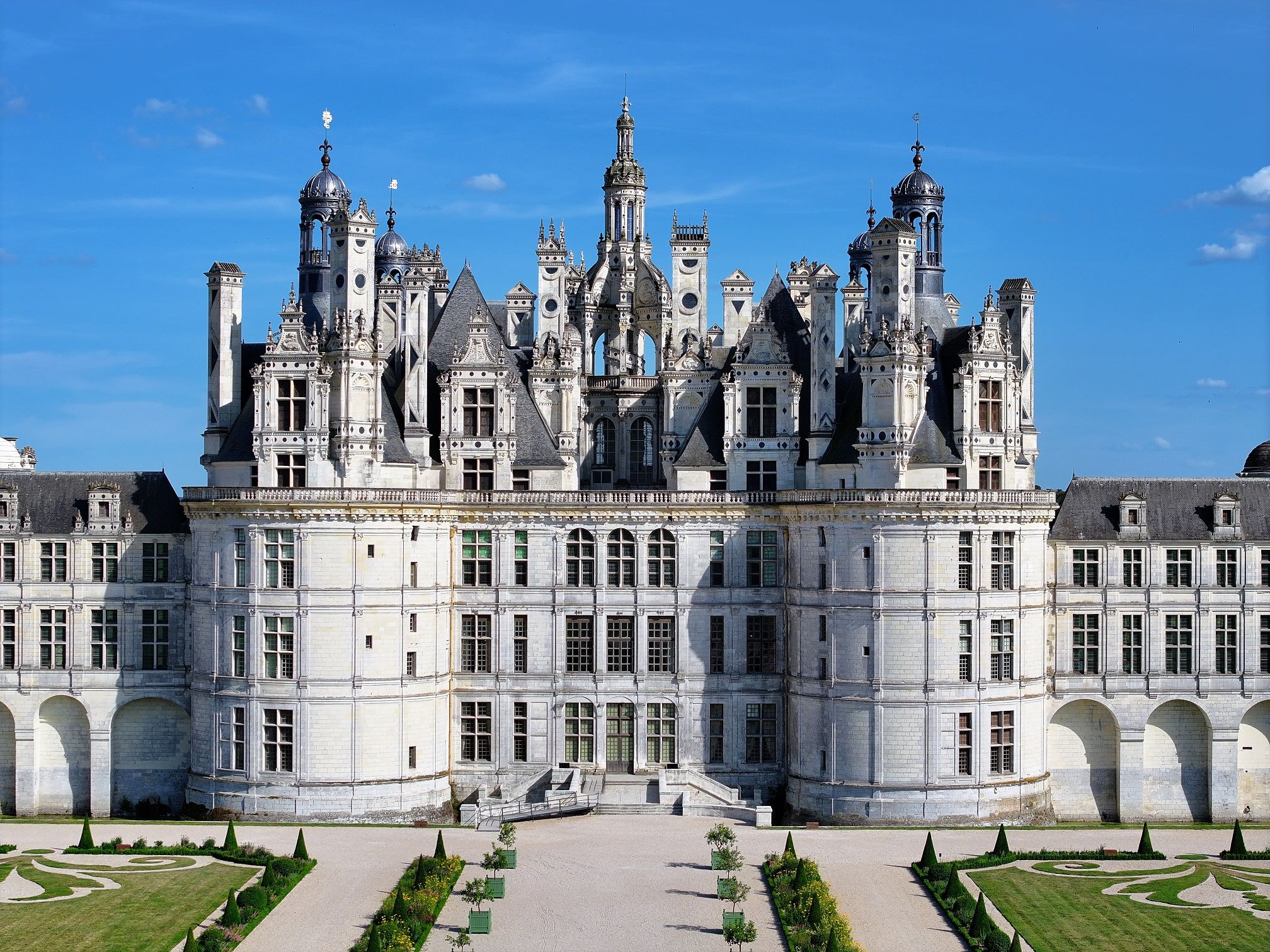 Private guided Tour to the Loire castles with roundtrip transportation from Paris (1-7)